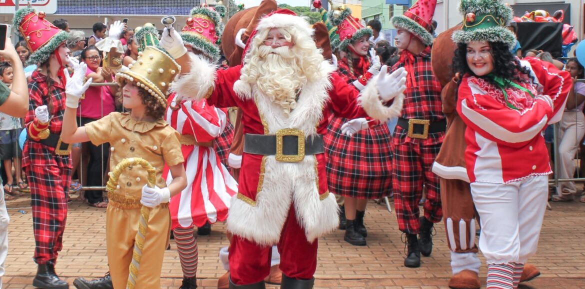 Papai noel na praça 21 de abril