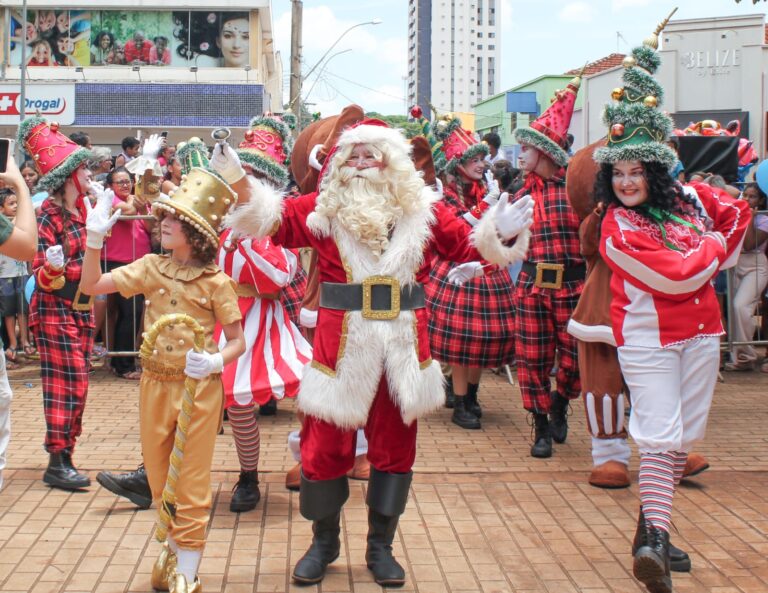 Papai noel na praça 21 de abril