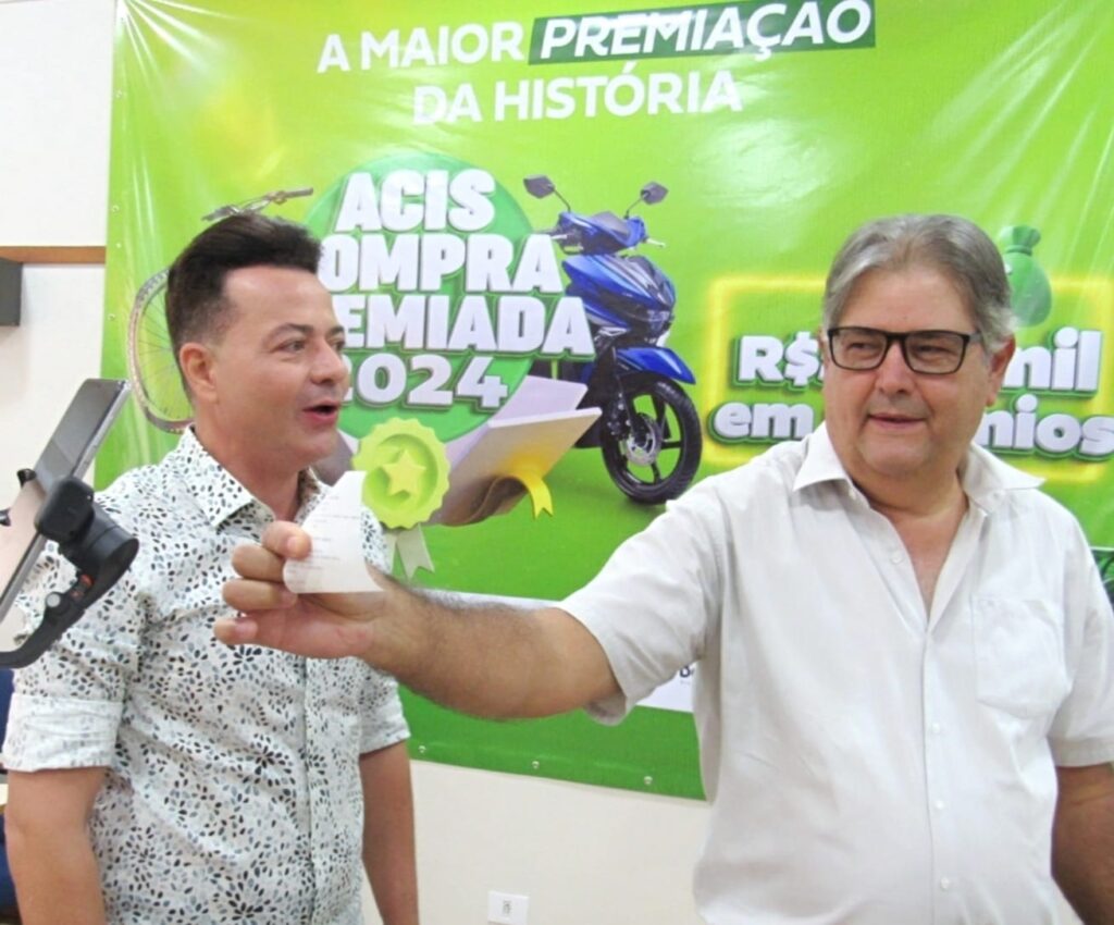 Foto mostra momento de um dos sorteios da promoção Carnaval de Ofertas.