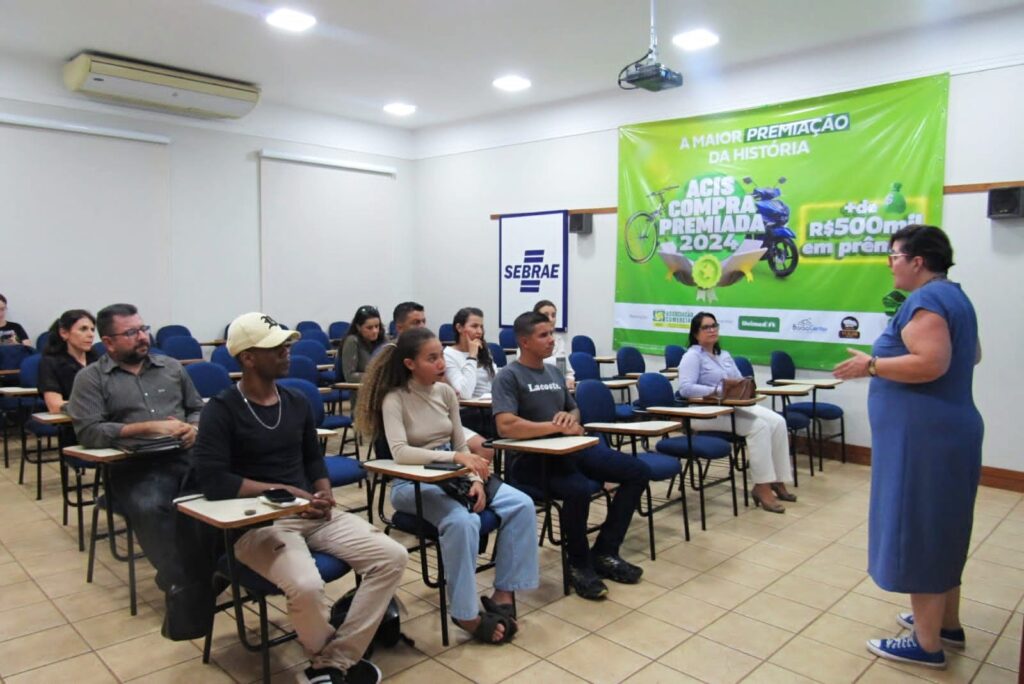 Imagem colorida mostra turma que já participou da palestra de apresentação do EMPRETEC.